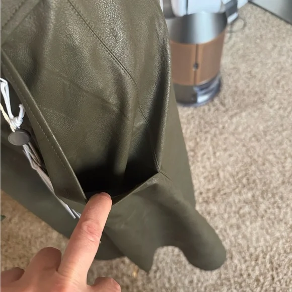 Elegant Olive Green Faux Leather Skirt - Picture 4 of 8